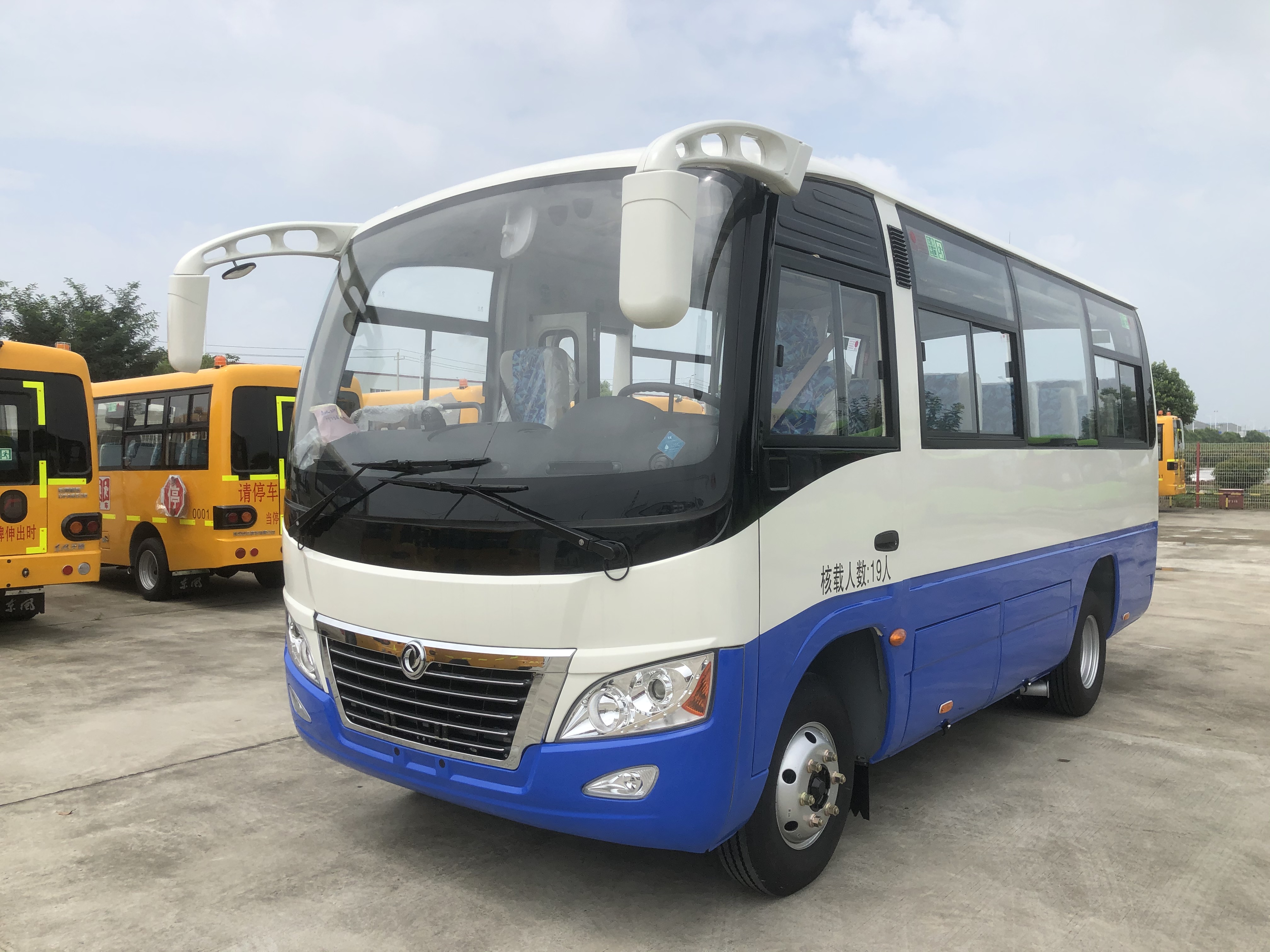 襄阳东旅汽车销售有限公司 产品展厅 >许昌19座客车价格 新款东风19座