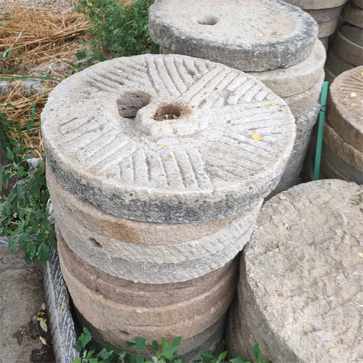 出售原始刻字石磨盘民俗老磨盘报价农村收来的老磨片