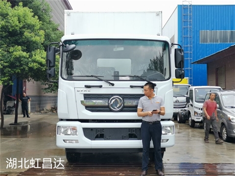 東風D9國六易燃液體廂式運輸車,用于運輸甲醇,涂料,油漆,機油