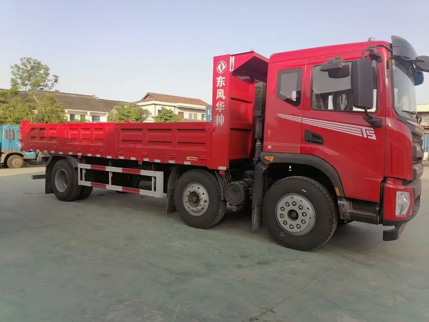 黑龙江绥化72米三轴车平板自卸车前四后四74米多功能自卸平板货车报价