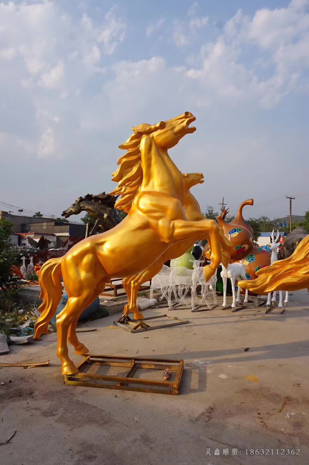 黄铜色奔马动物景观铜雕