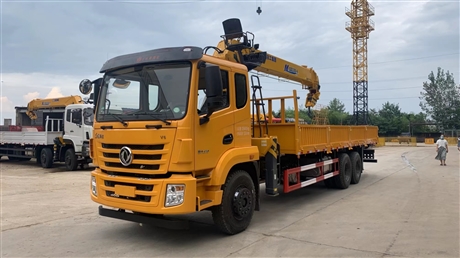 徐工12吨随车吊 东风锦程后八轮 车厢8米5 大黄蜂