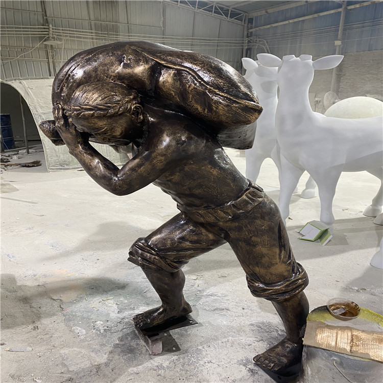 佛山玻璃钢工艺品玻璃钢搬运工人物雕塑广场公园雕塑