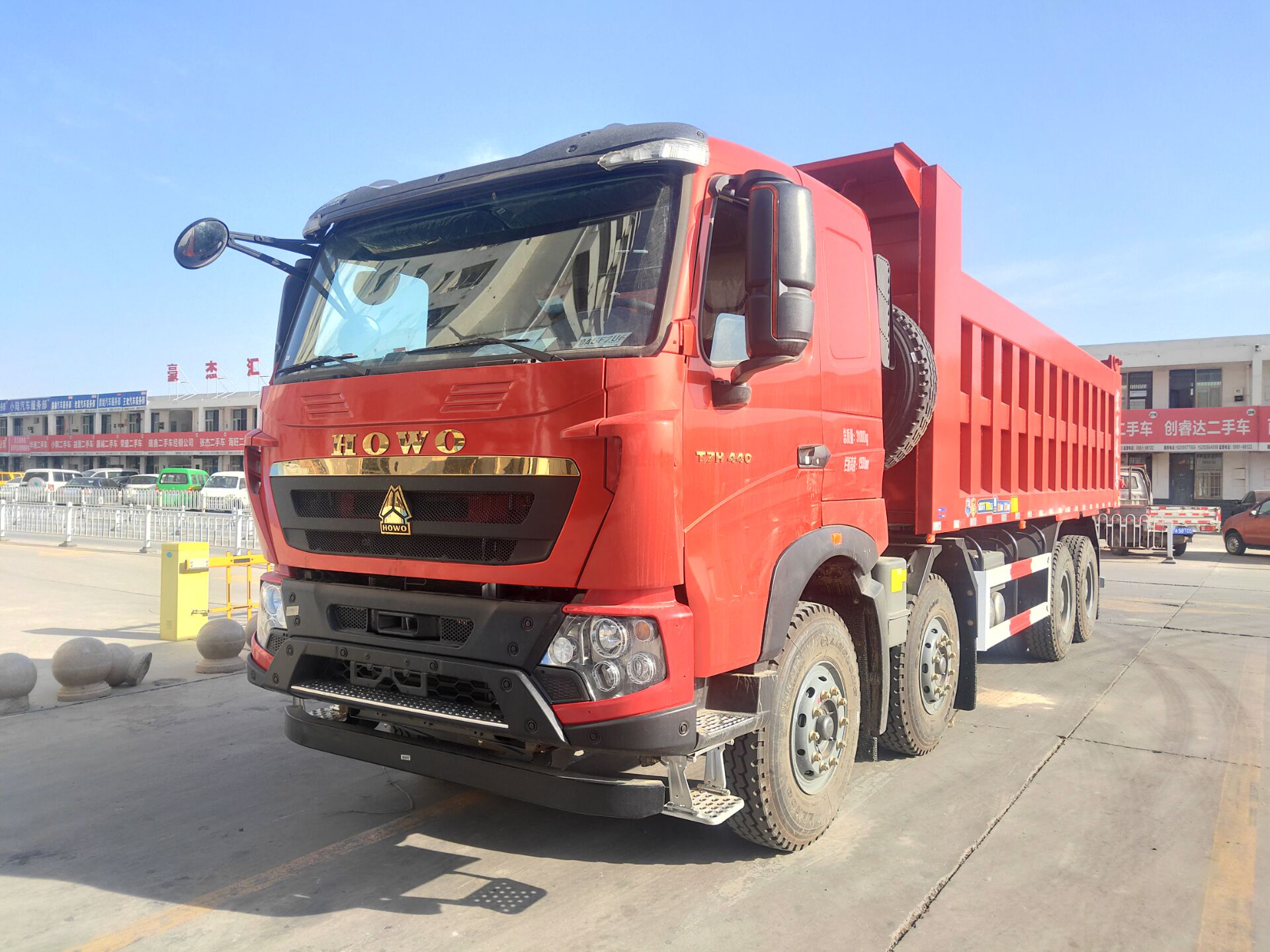 豪沃v7国六440马力前四后八环保渣土车价格