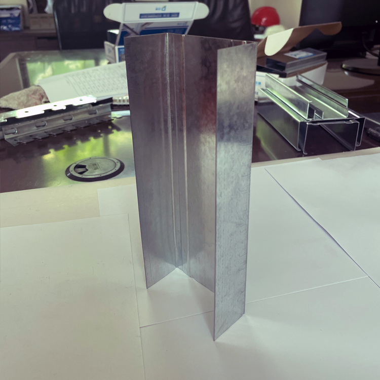 顶源 热镀锌轻钢龙骨 c型 100系列隔墙竖向龙骨 价格优惠 厂家直供