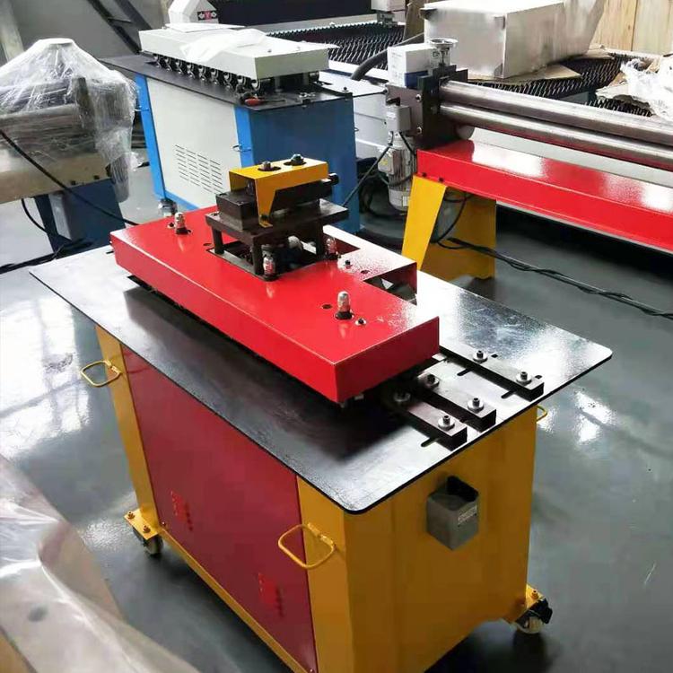 首页 马鞍山市博尔特重工机械设备厂 新闻资讯 多功能咬口机价格 铁皮