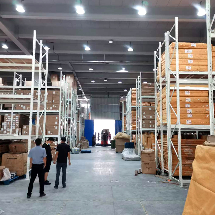 木层板三立柱货架 家具地毯货架 河南六维仓储