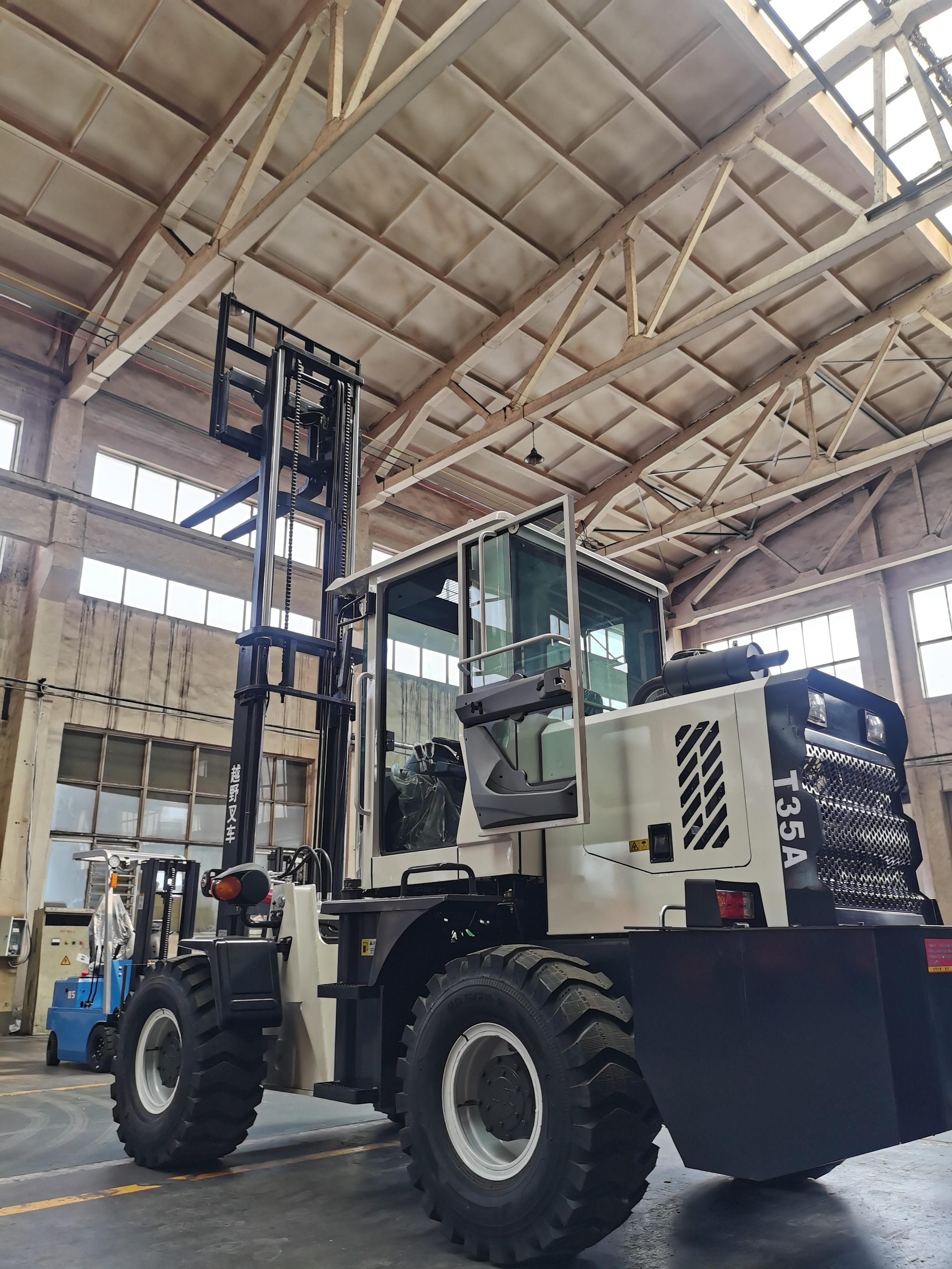 四驱越野式叉车越野叉车供应山地四驱泥地叉车厂家价格