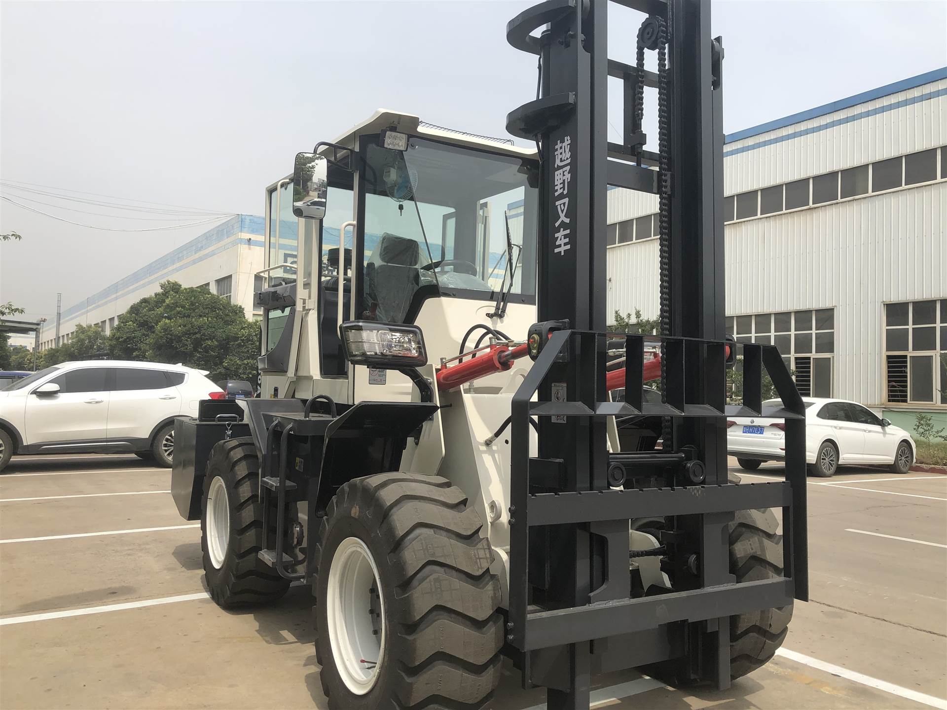 4吨多功能越野叉车