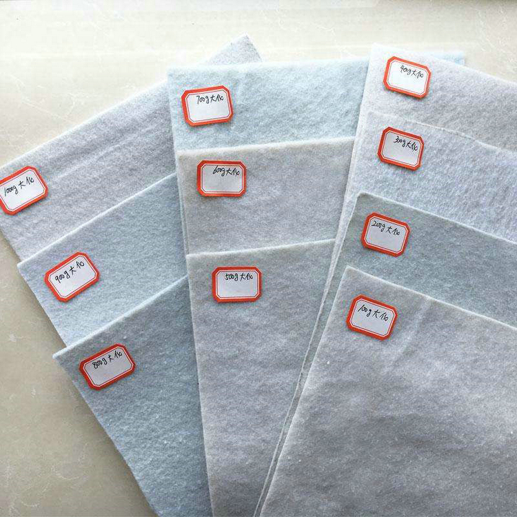 四川500克二布一膜不透水土工布安装方法