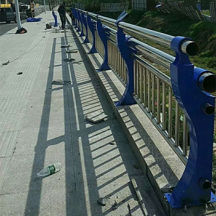 福建厦门 不锈钢栏杆厂家 复合管景观护栏 不锈钢护栏什么价格