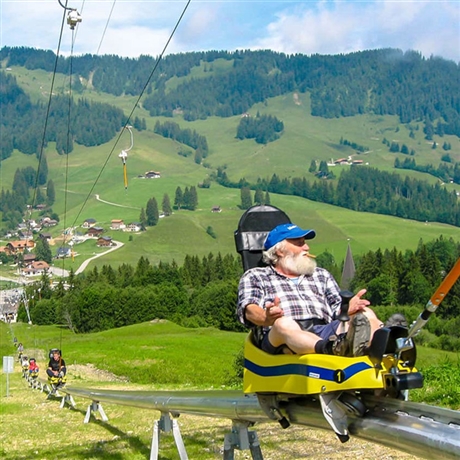 轨道滑车无动力单轨滑车厂家轨道式滑车新型游乐设备