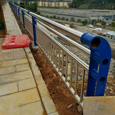 山西晋中 不锈钢护栏生产厂家 城市道路不锈钢护栏 栏杆不锈钢管价格