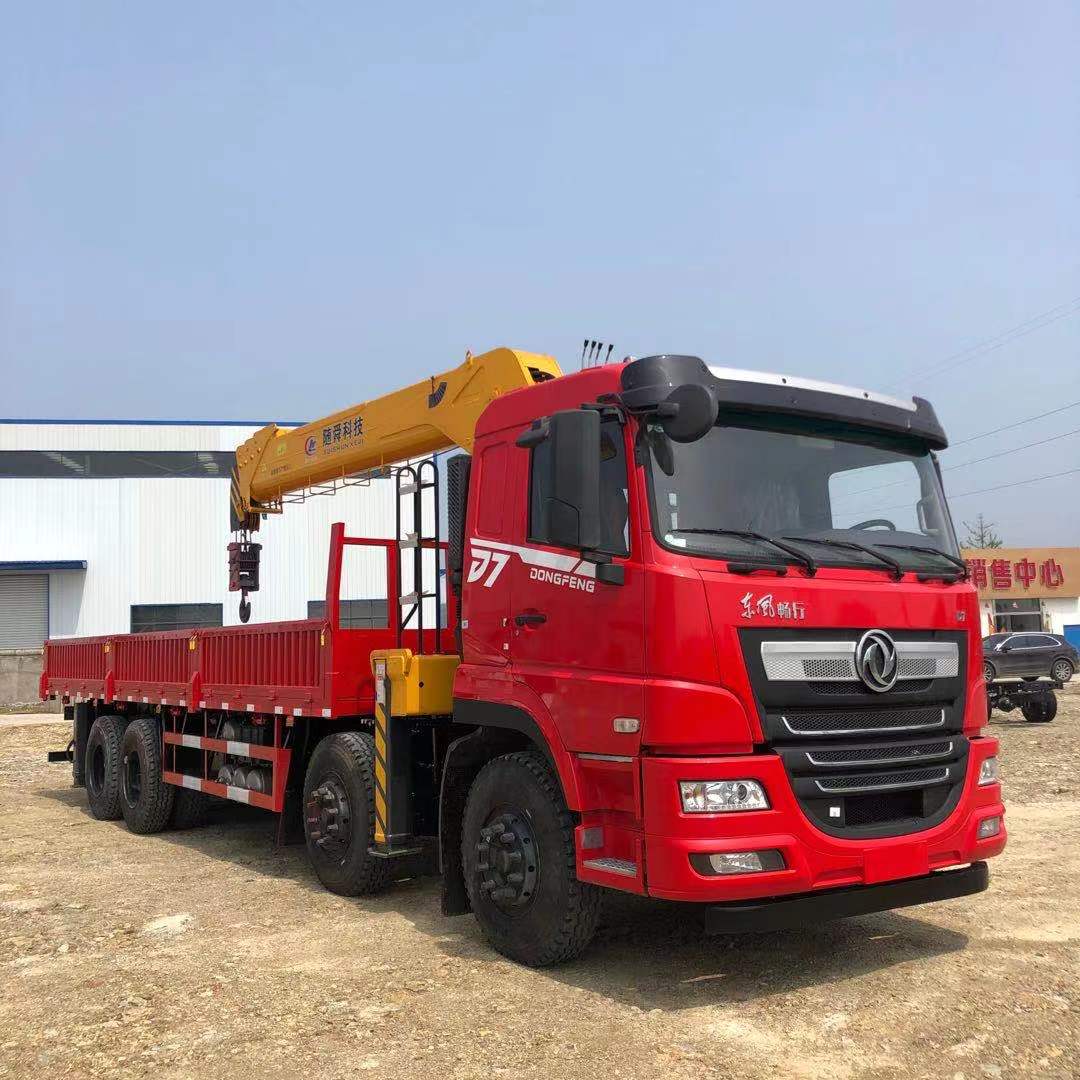 东风D7前四后八  16吨5节臂随车吊 徐工三一自备吊  货箱8.5米