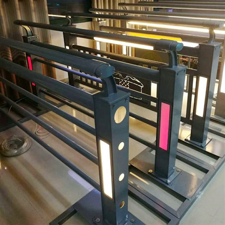 灯光护栏 道路隔离栏杆 道路中心隔离栏供应商