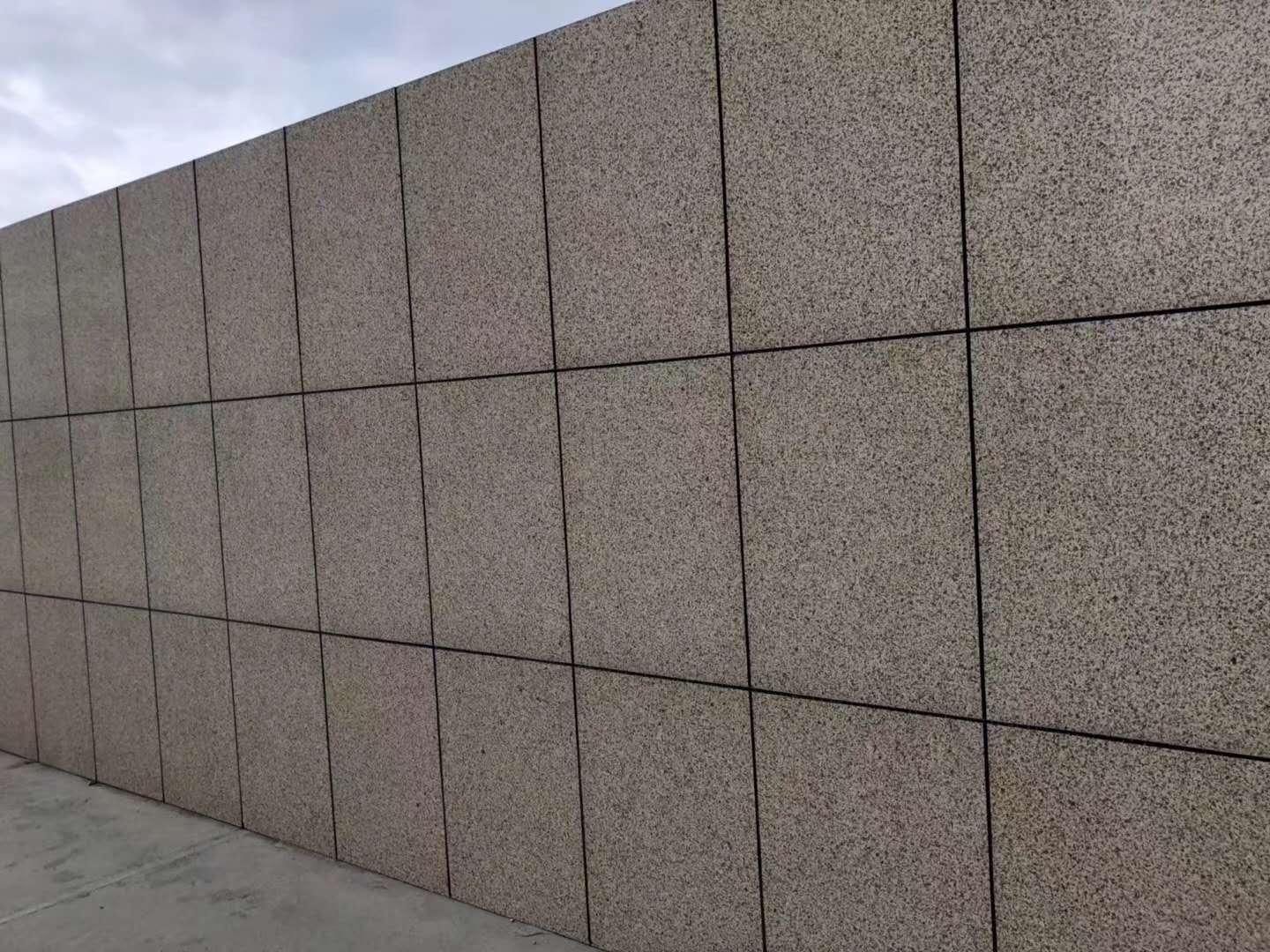 黄金麻花岗岩黄金麻墙面