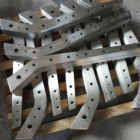 黄金护栏立柱 热镀锌喷塑法兰立柱 景观灯光栏杆厂定制