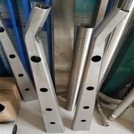 不锈钢护栏立柱 q235b钢板立柱 圣兴防撞护栏生产厂家供应