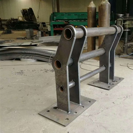 河道护栏立柱 桥梁护栏钢板立柱 河道灯光栏杆