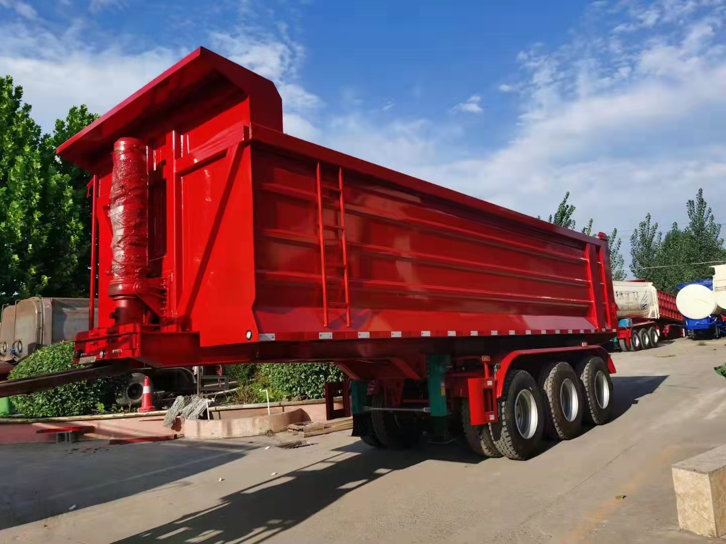 13米侧翻自卸半挂车轻量化侧翻自卸半挂车