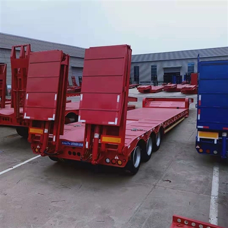 11米机械爬梯低平板半挂车13米挖掘机拖板车 钩机运输拖盘车