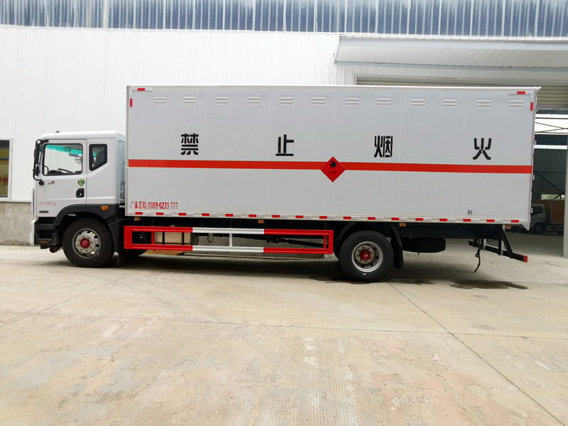 东风D9国六易燃液体厢式运输车 油漆涂料运送车价格 3类危险品运输车厂家
