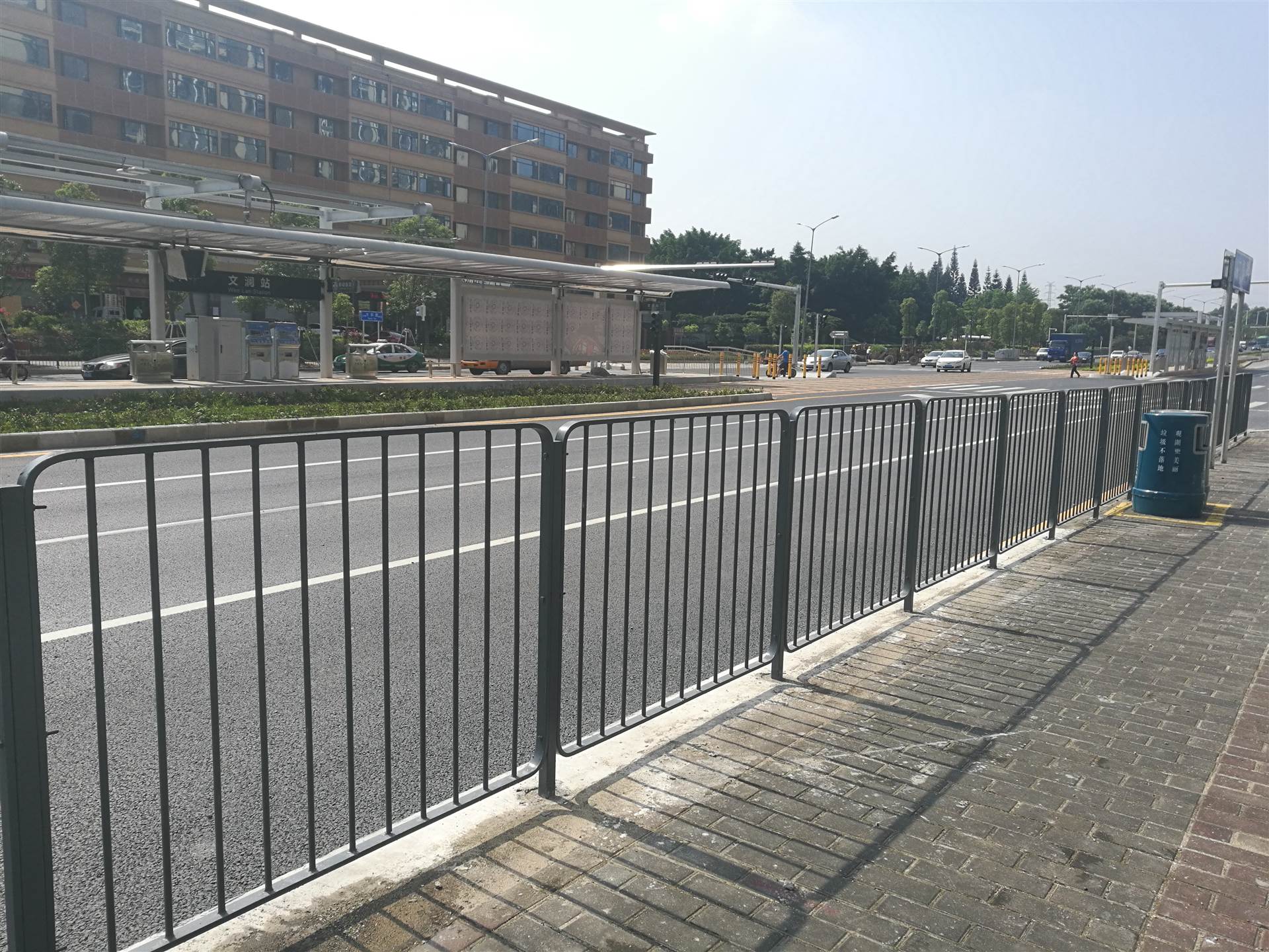东莞道路护栏哪个厂家做的价格低