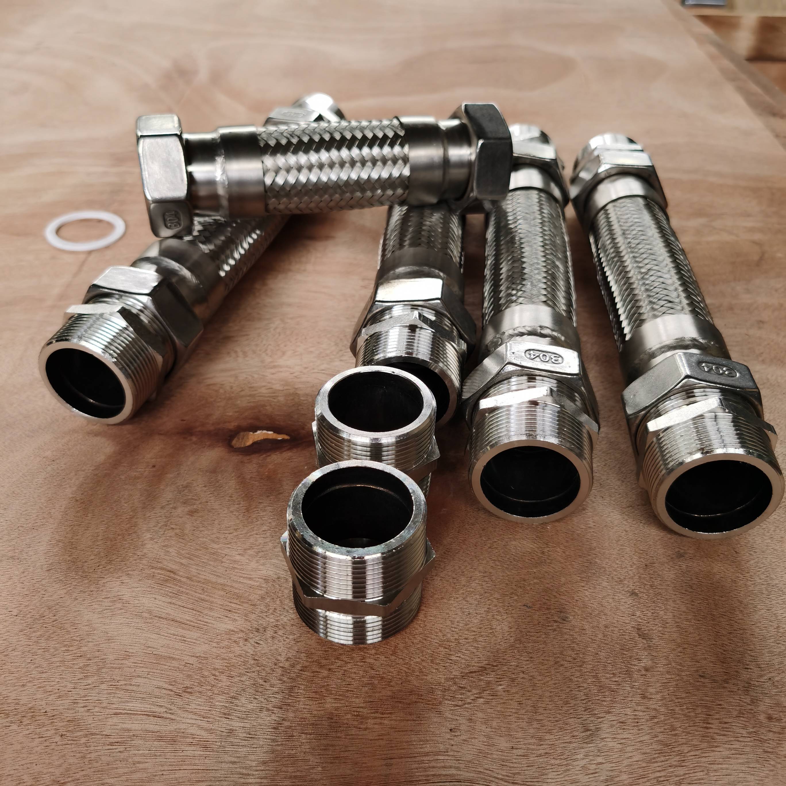 天津小区供暖设备金属软管不锈金属软管规格型号丝扣可扰性金属软管