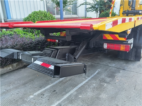 湖南省东风天锦小三轴5吨随车吊清障车价格