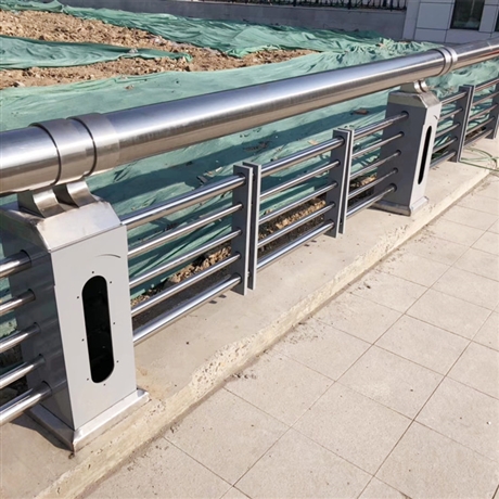 辽宁辽阳 安徽不锈钢复合管栏杆厂家 不锈钢复合管护栏道路栏杆 不锈钢管护栏价格