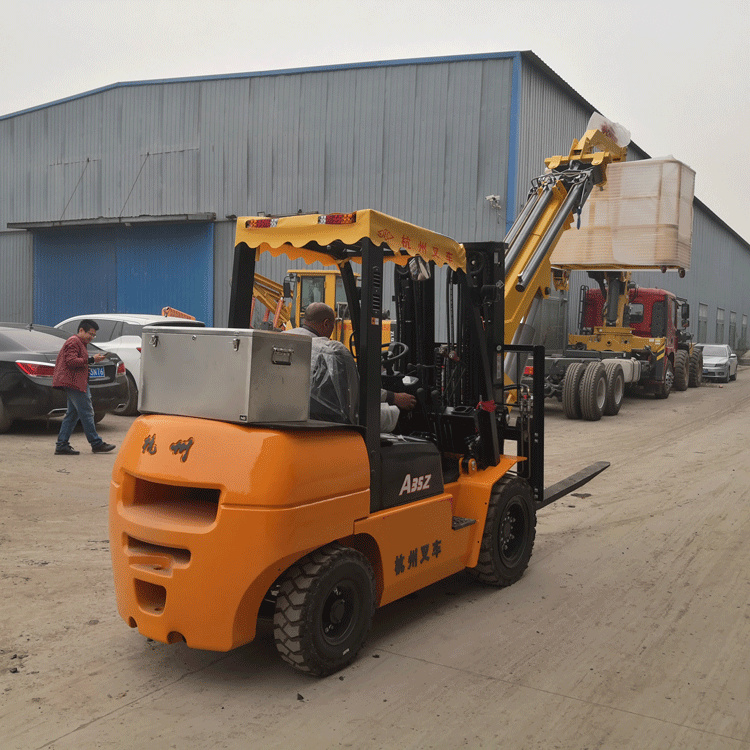 恒泰源5吨叉车飞臂吊液压伸缩起重吊臂叉车前装飞臂吊