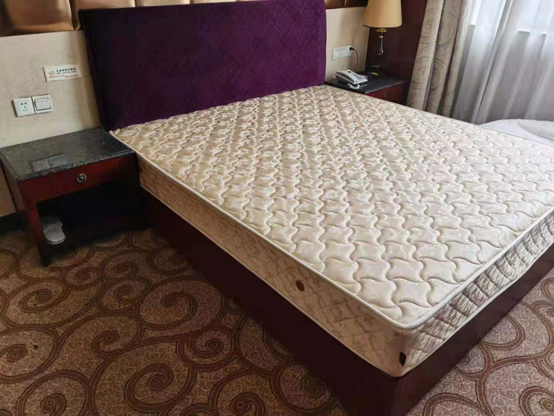酒店用品出售 大量酒店宾馆公寓床床垫出售