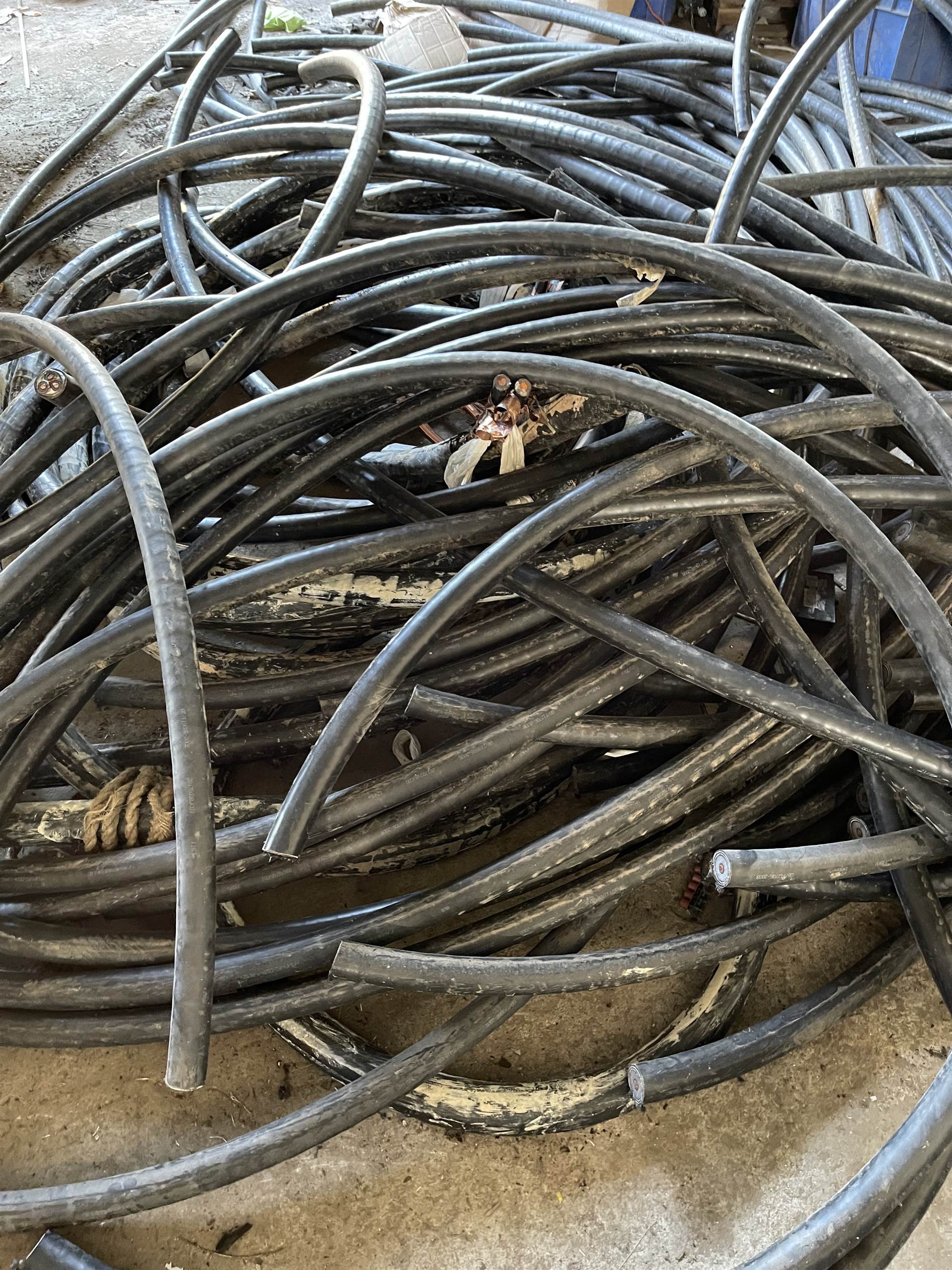 旧铜电缆回收行情查询 中山物资上门收购电缆线 盛欣