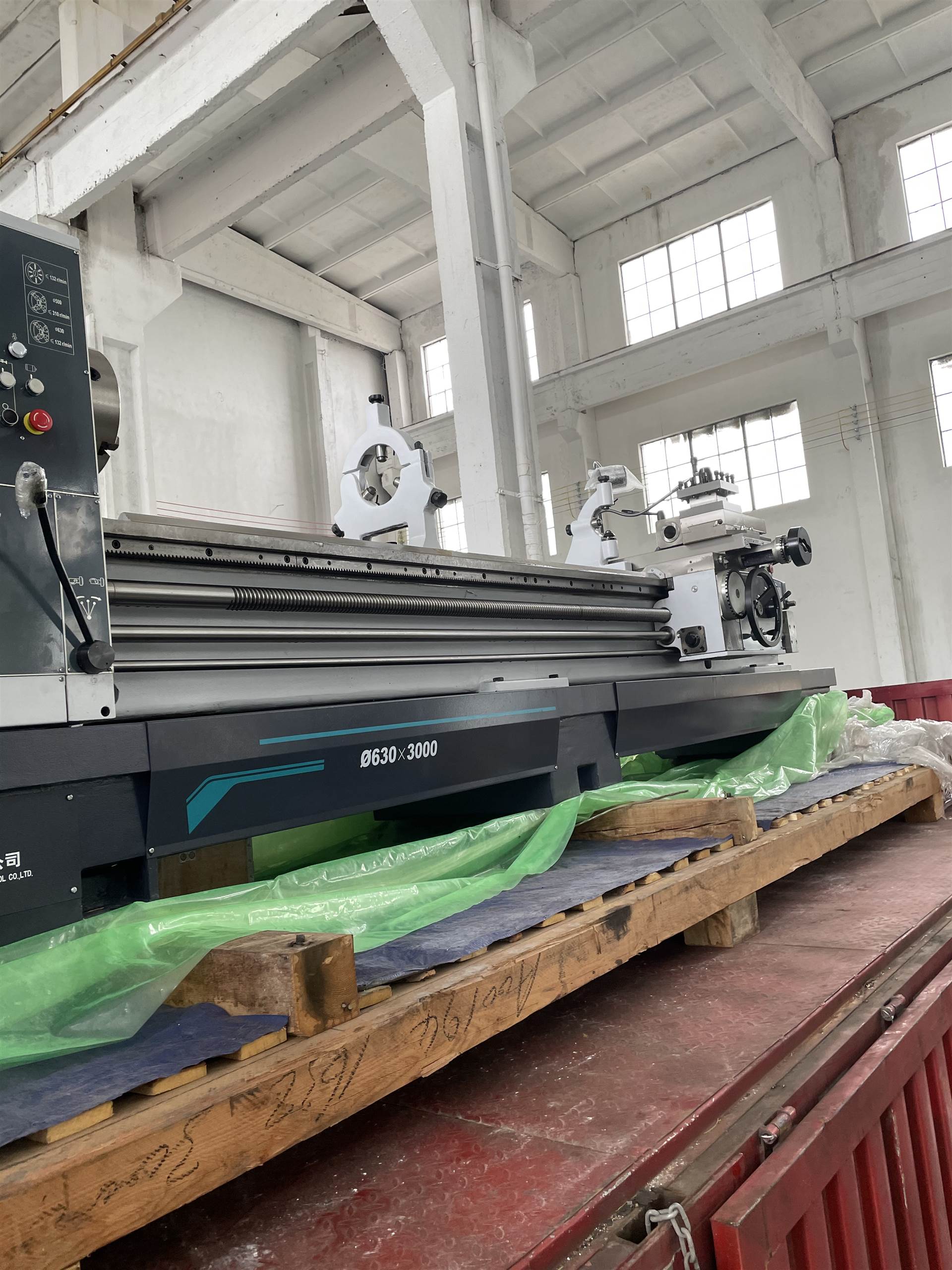 供应大连机床普通卧式车床cw6180e6000和大连普车cw6180e8000