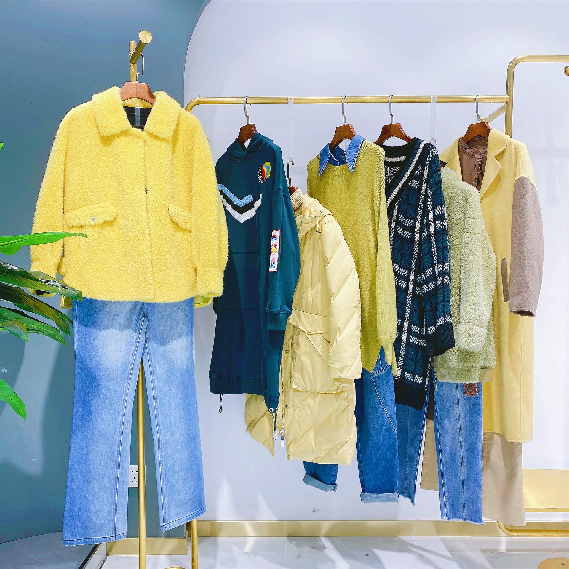 广州女装货源自由鸟女装折扣走份批发沐沐服饰