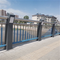 厂家提供Q235B桥梁防撞护栏河道防撞护栏绿色钢板防撞护栏立柱