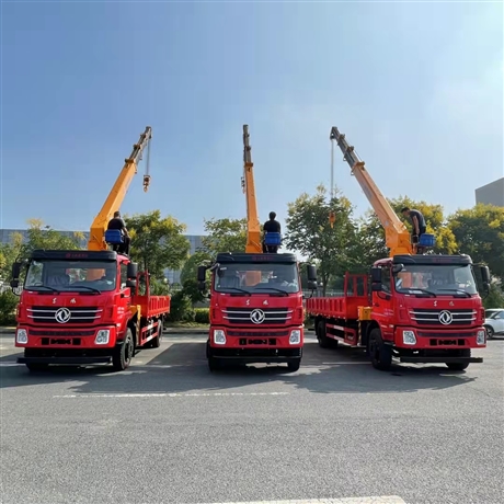 徐工10吨随车吊 东风K5单桥   6.1米货箱 活动板房集装箱专用