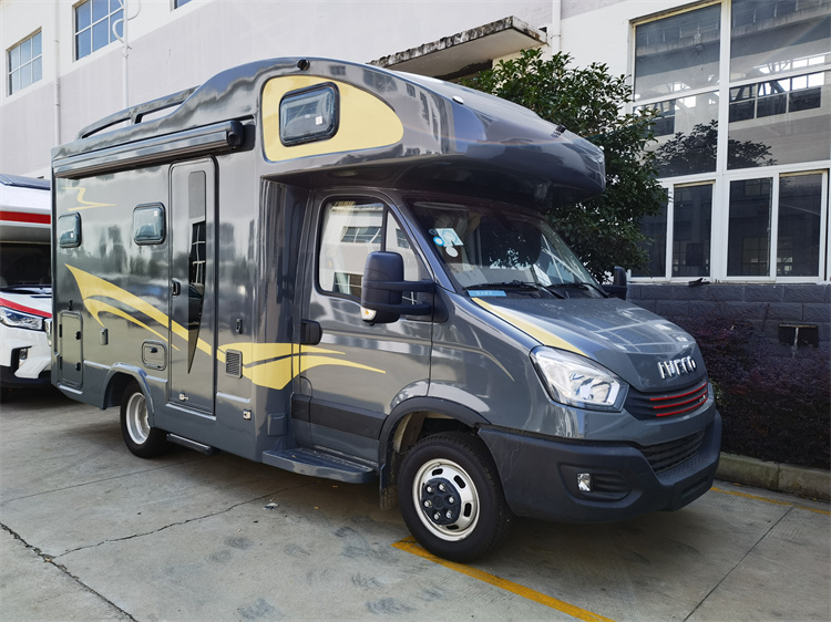 硬汉依维柯c型房车 后拓展 实用大空间