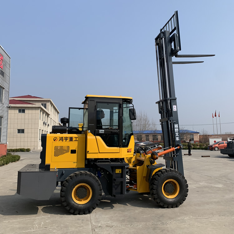 山东菏泽郓城4102增压发动机山东鲁工越野叉车45吨四驱越野叉车视频