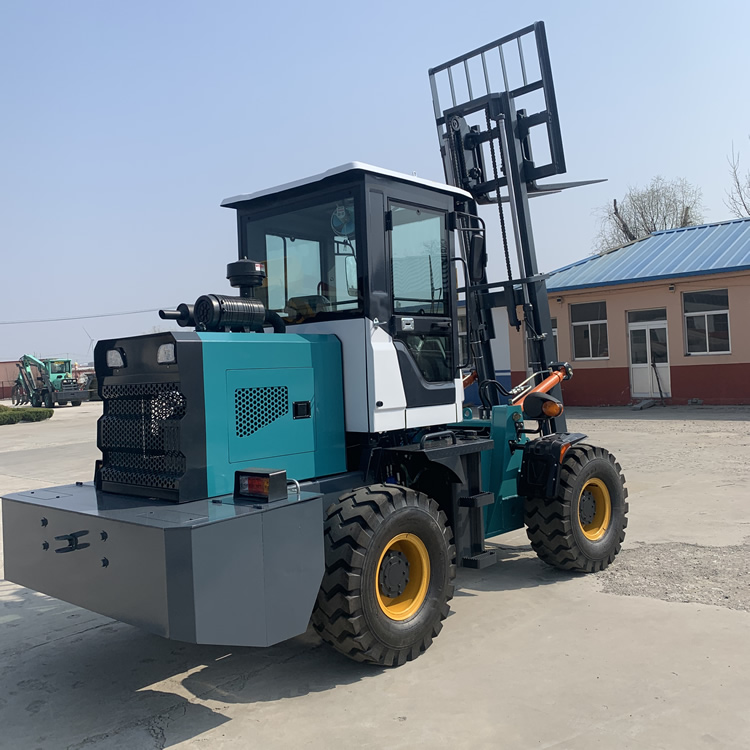 6吨鲁宇越野叉车标志山力山宇重工越野叉车配置视频