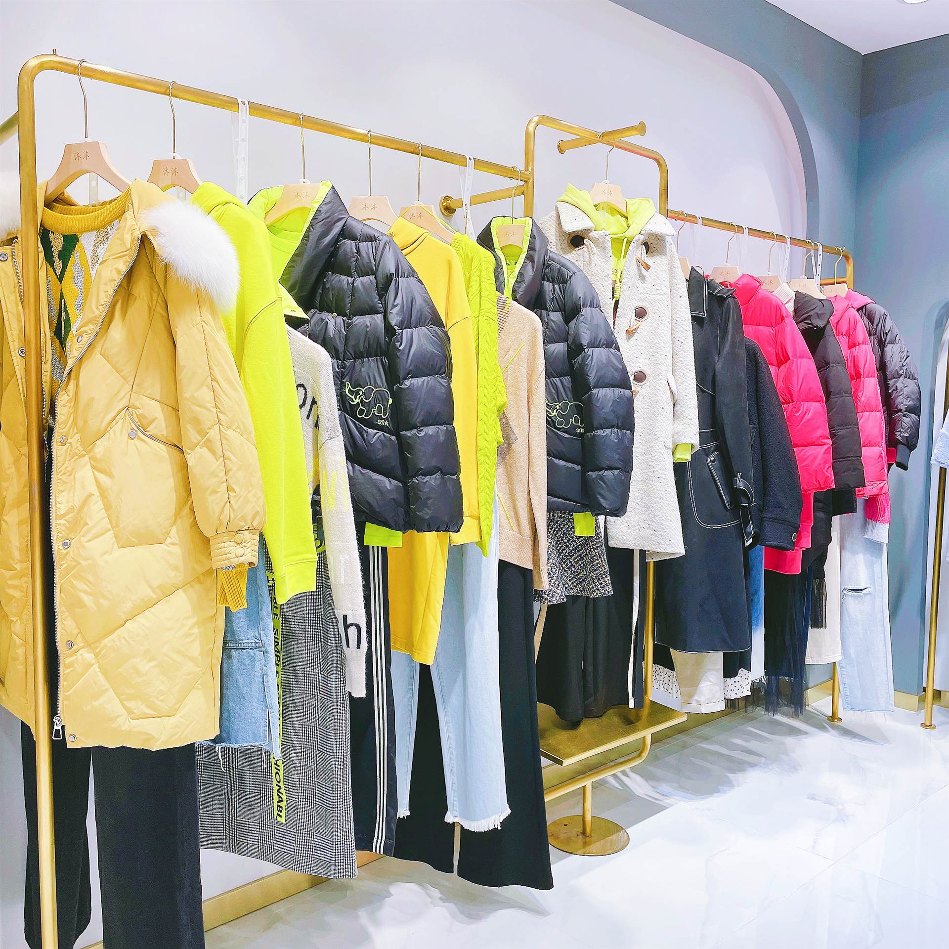 女装货源批发超然牛仔裤女装折扣实体店货源沐沐服饰