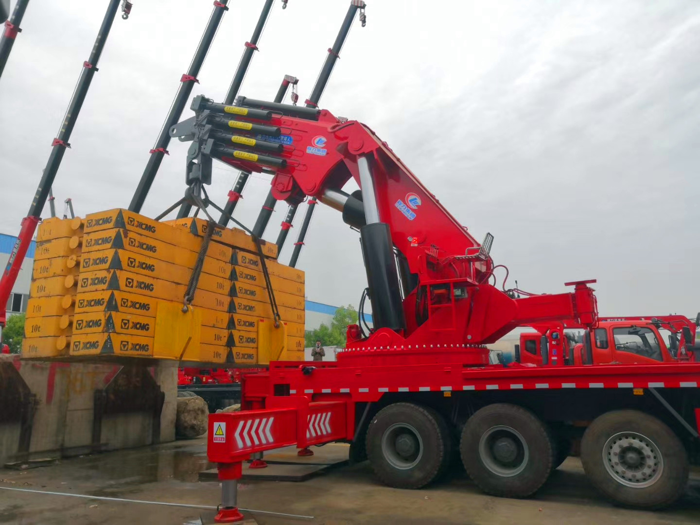 程力3米3重汽五桥100吨大型设备吊装移位