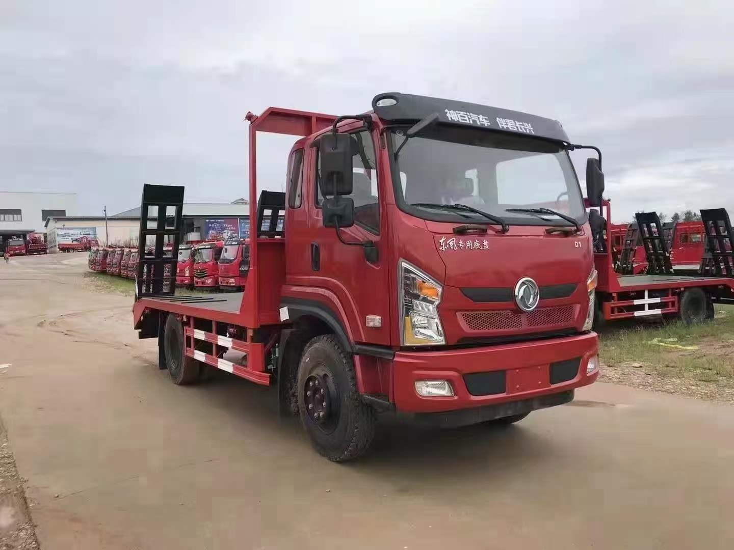 四川成都东风国六24吨挖机拖车平板