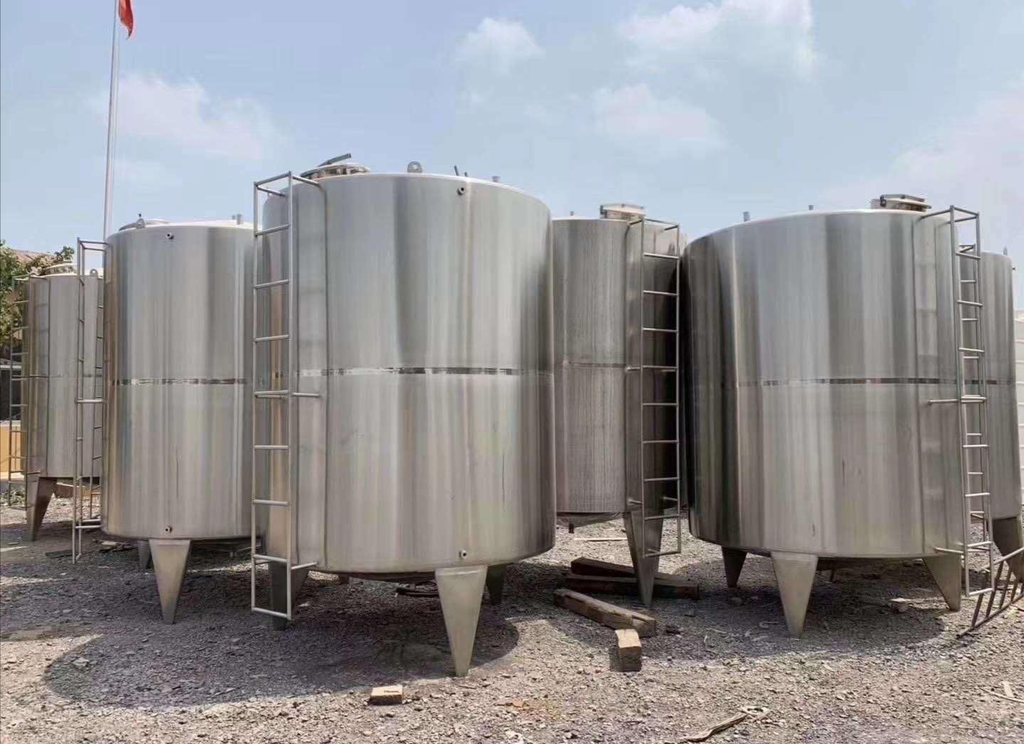 不锈钢储罐可定制材质全价格优储罐成产厂家平底储罐