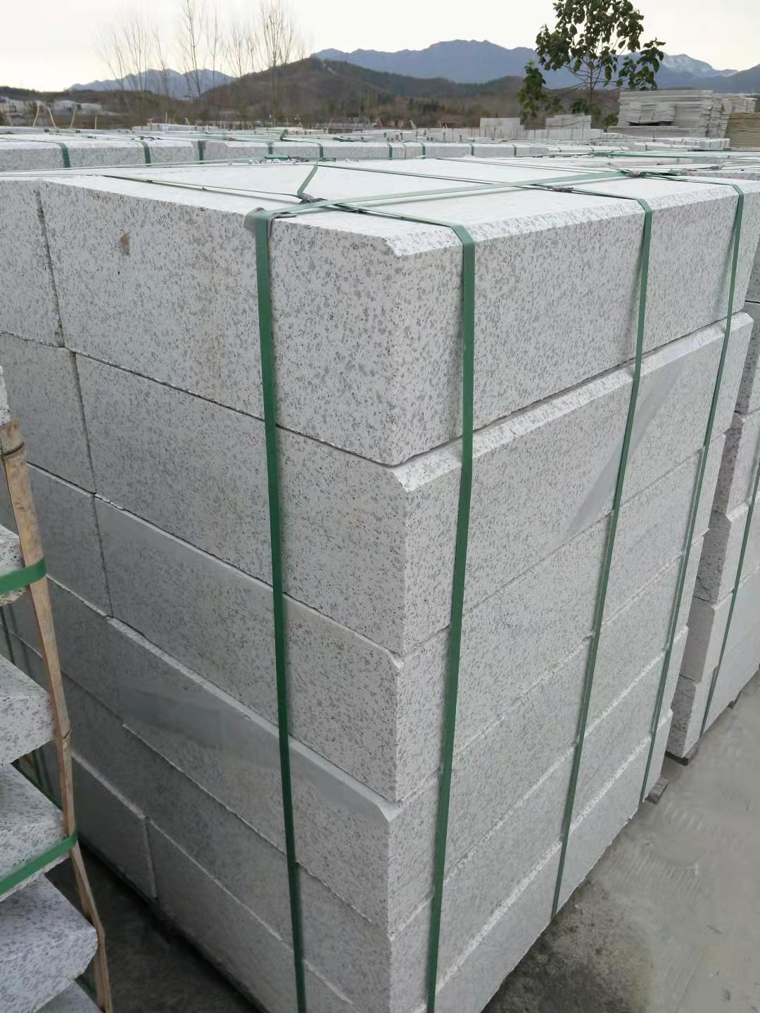 湖北芝麻灰芝麻白路沿石厂家 各种异形路沿石平石侧石 品质保障