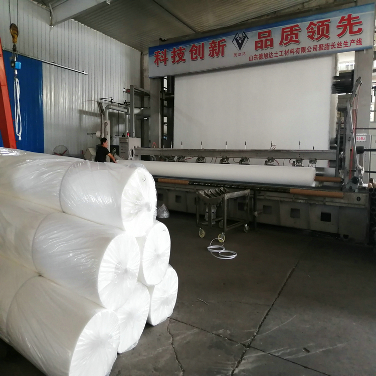 新疆100克长丝无纺土工布