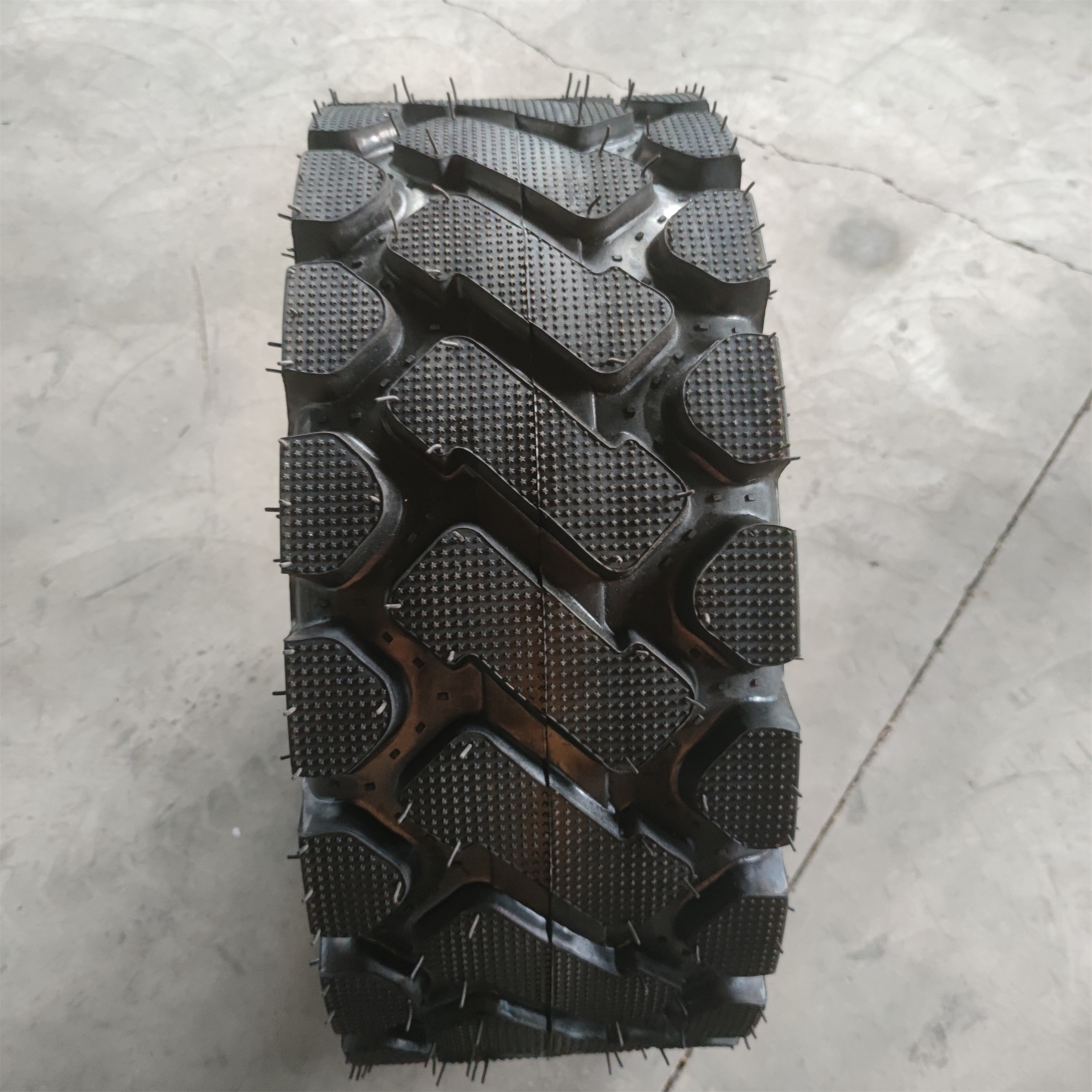 铲车轮胎 23.5/70-16 龙工花纹轮胎 加强型 装载机轮胎