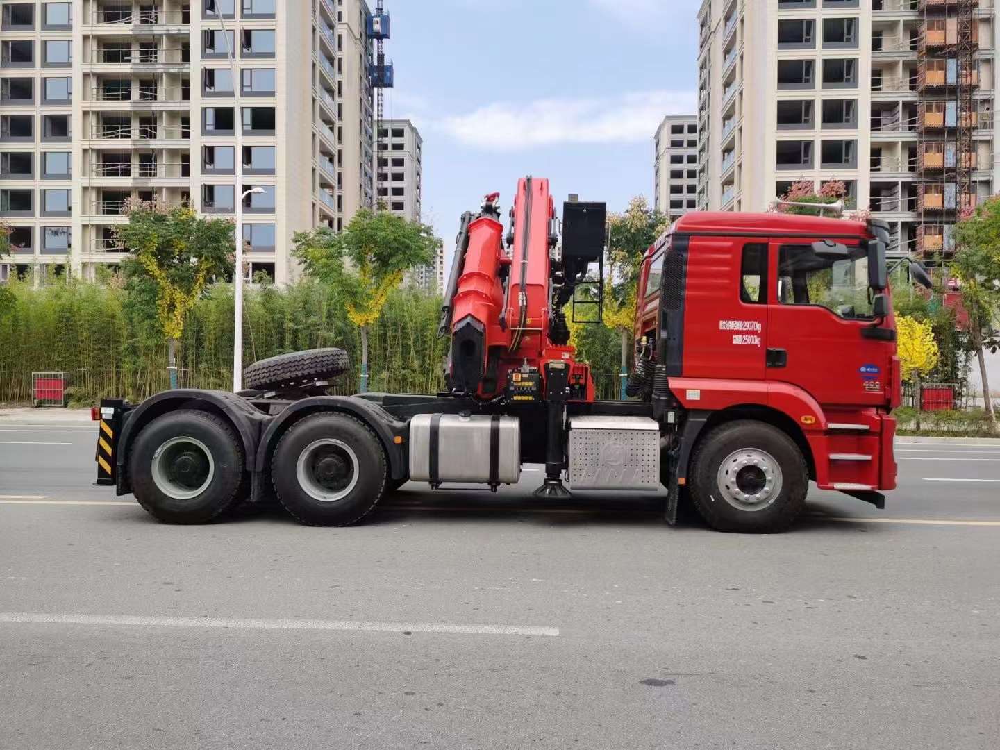 陕汽随车吊牵引头随车吊拖头随车吊