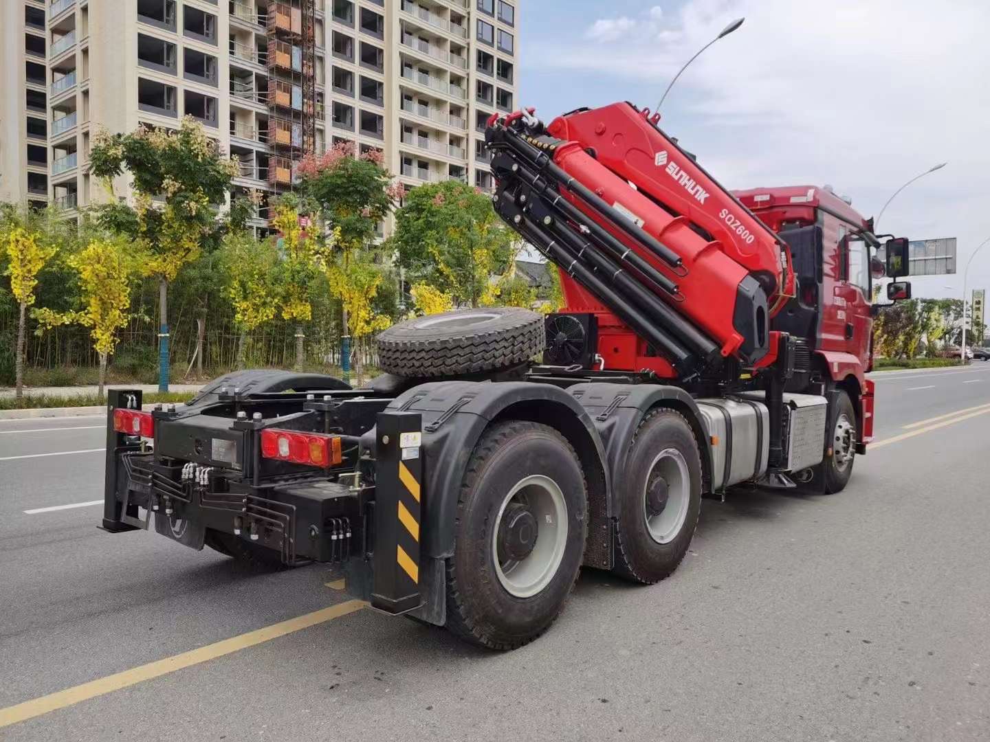 陕汽随车吊牵引头随车吊拖头随车吊