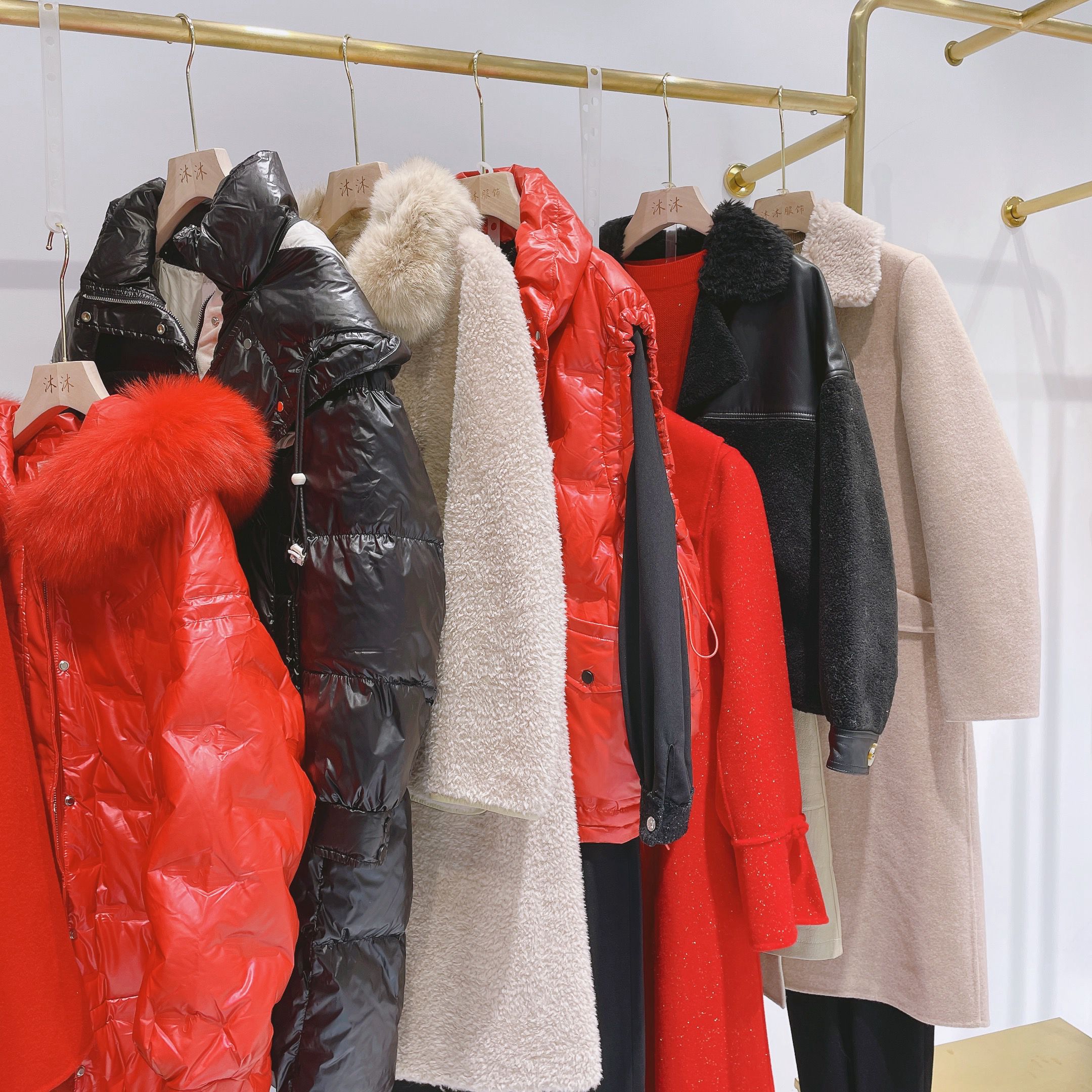 品牌折扣店进货渠道维我品牌女装折扣女装尾货厂家女装批发折扣店